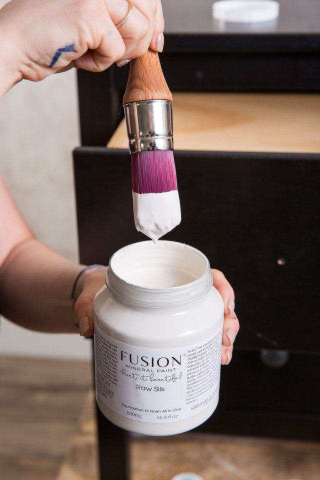 Guide to using Fusion Mineral Paint.